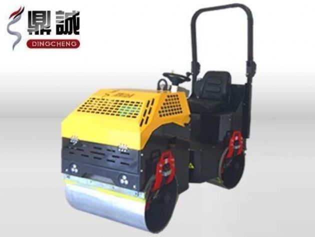 點(diǎn)擊查看詳細(xì)信息<br>標(biāo)題：1噸全液壓振動(dòng)壓路機(jī) 閱讀次數(shù)：14716